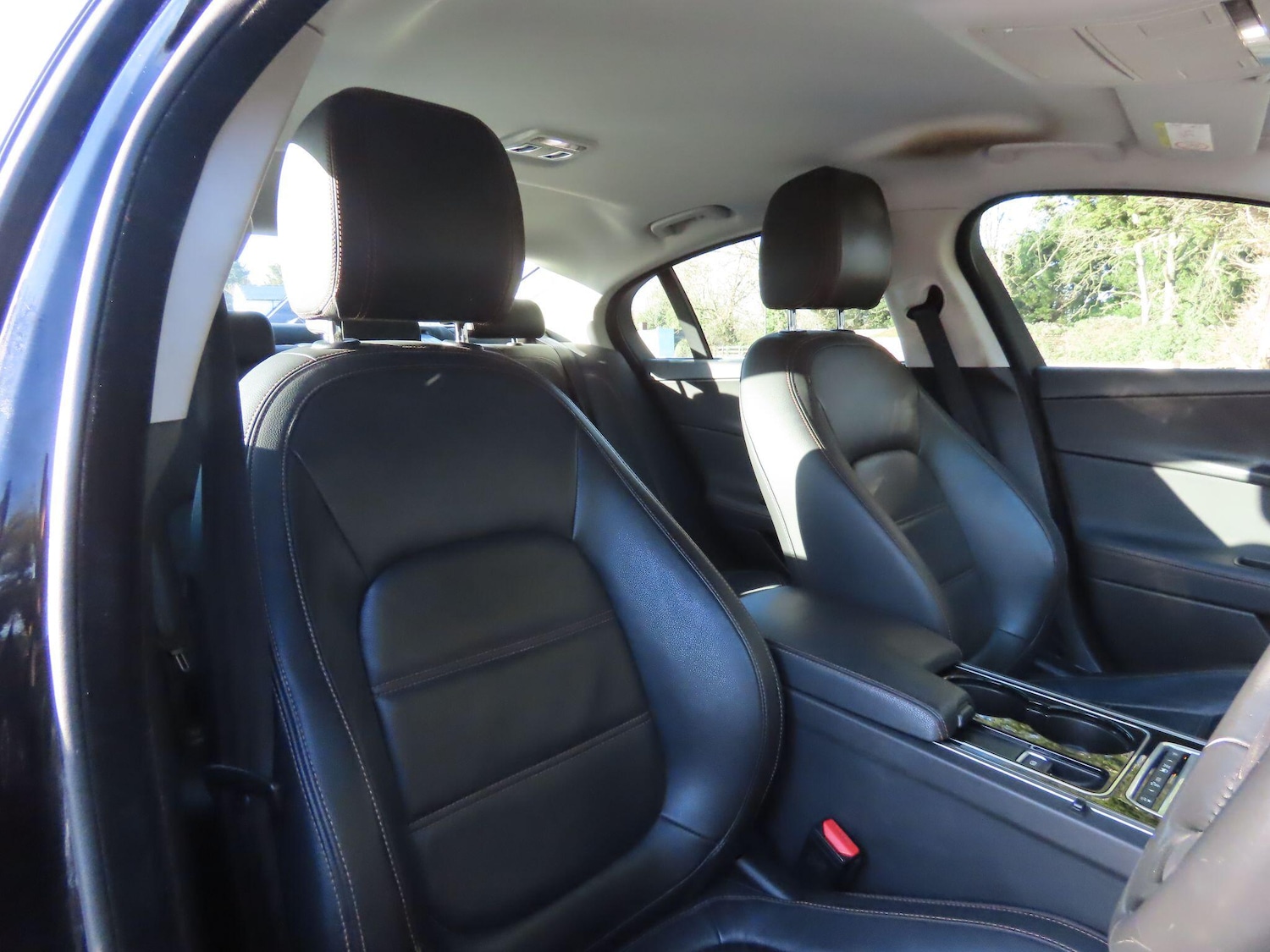 Used Jaguar XE 2015 for sale - 77130672: Photo 9