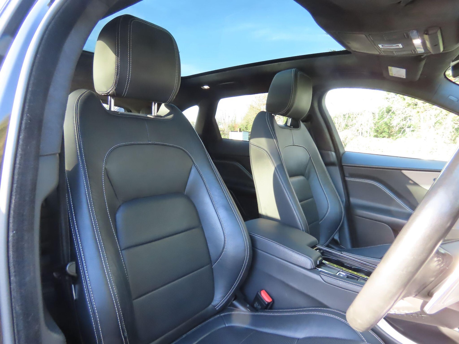 Used Jaguar F-Pace 2019 for sale - 76786863: Photo 9