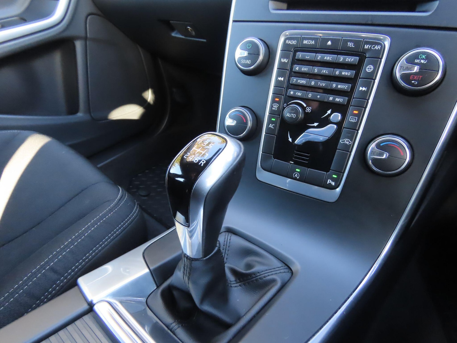 Used Volvo V60 2017 for sale - 77440015: Photo 11