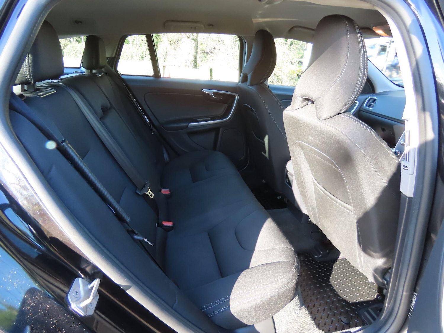 Used Volvo V60 2017 for sale - 77440015: Photo 9