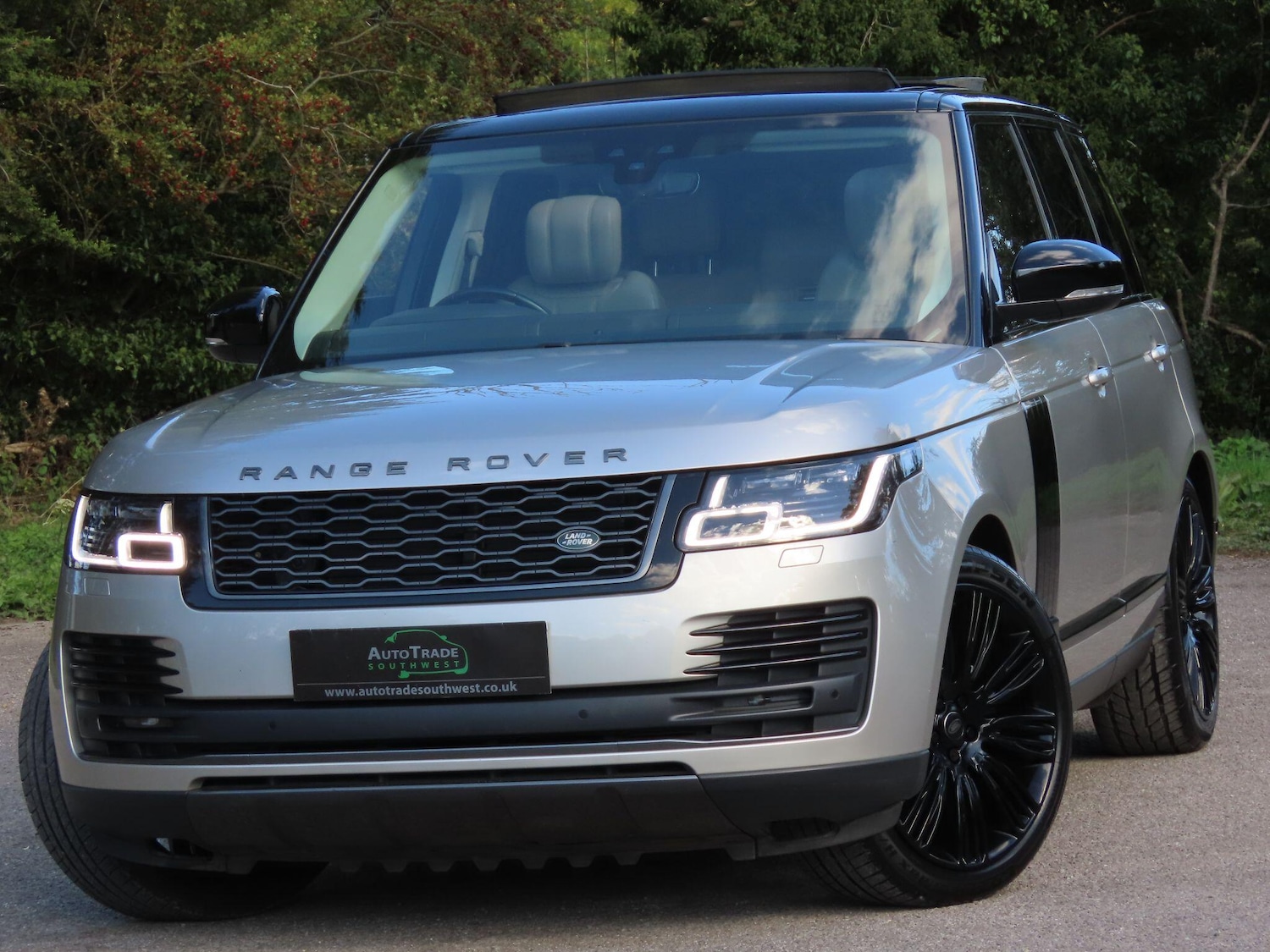 Used Land Rover Range Rover 2019 for sale - 76990068: Photo 2
