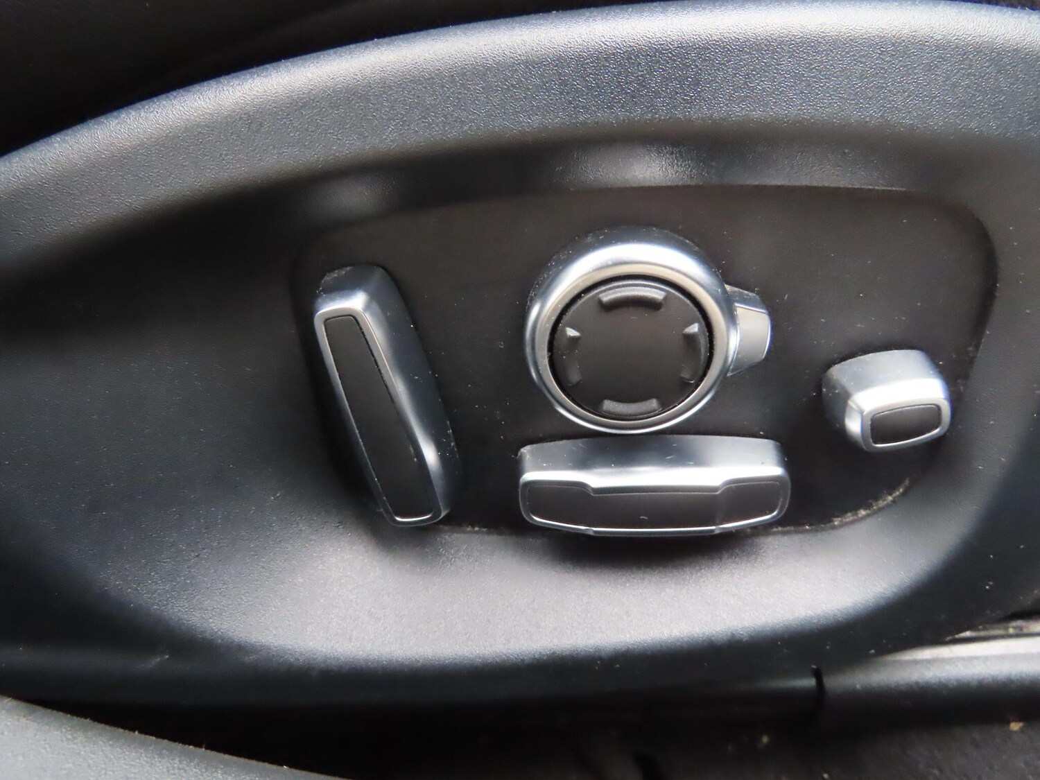 Used Jaguar XE 2017 for sale - 77909399: Photo 16