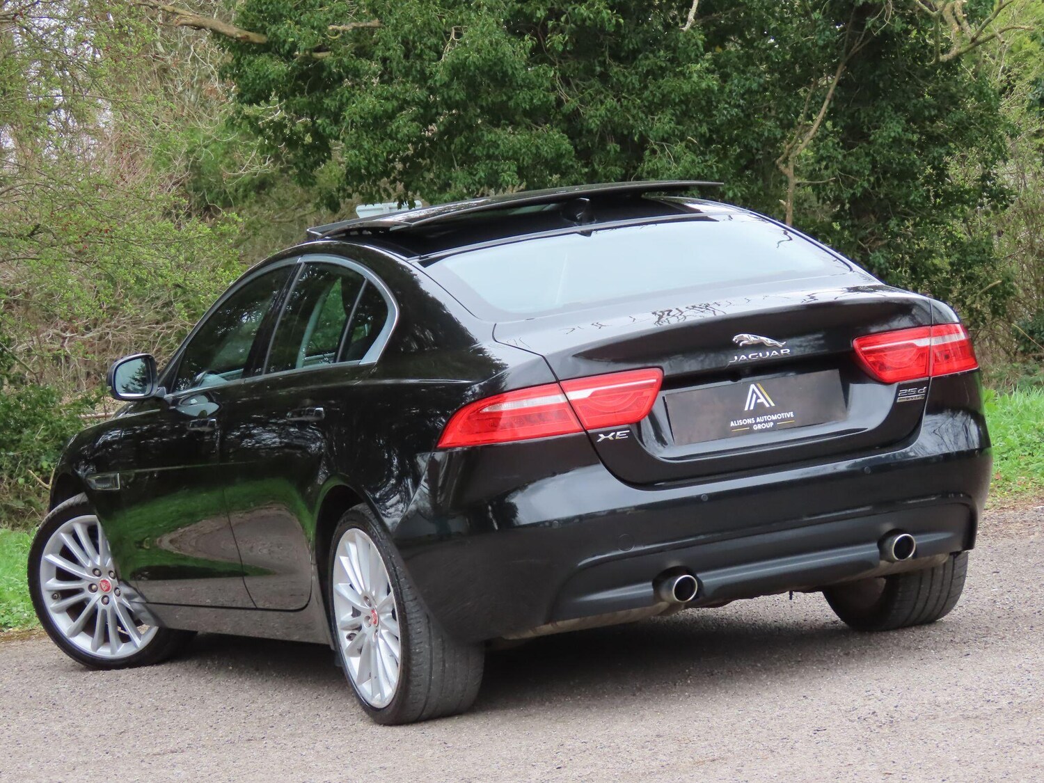 Used Jaguar XE 2017 for sale - 77909399: Photo 6