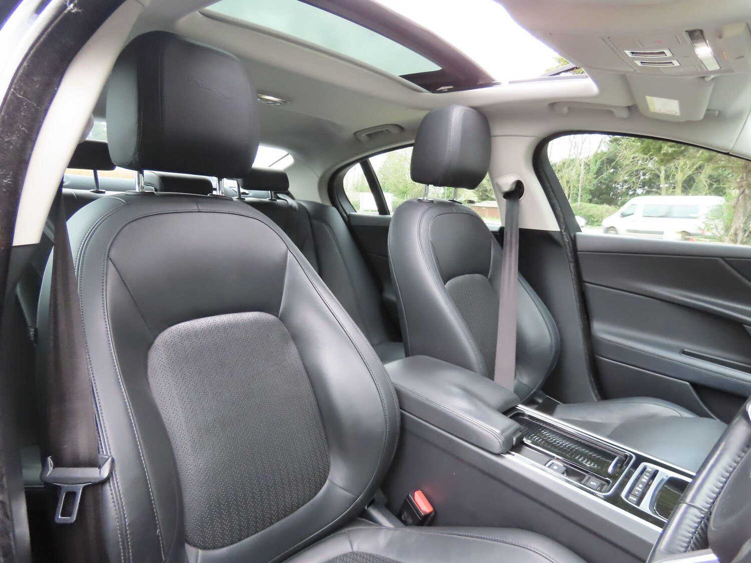 Used Jaguar XE 2017 for sale - 77909399: Photo 8