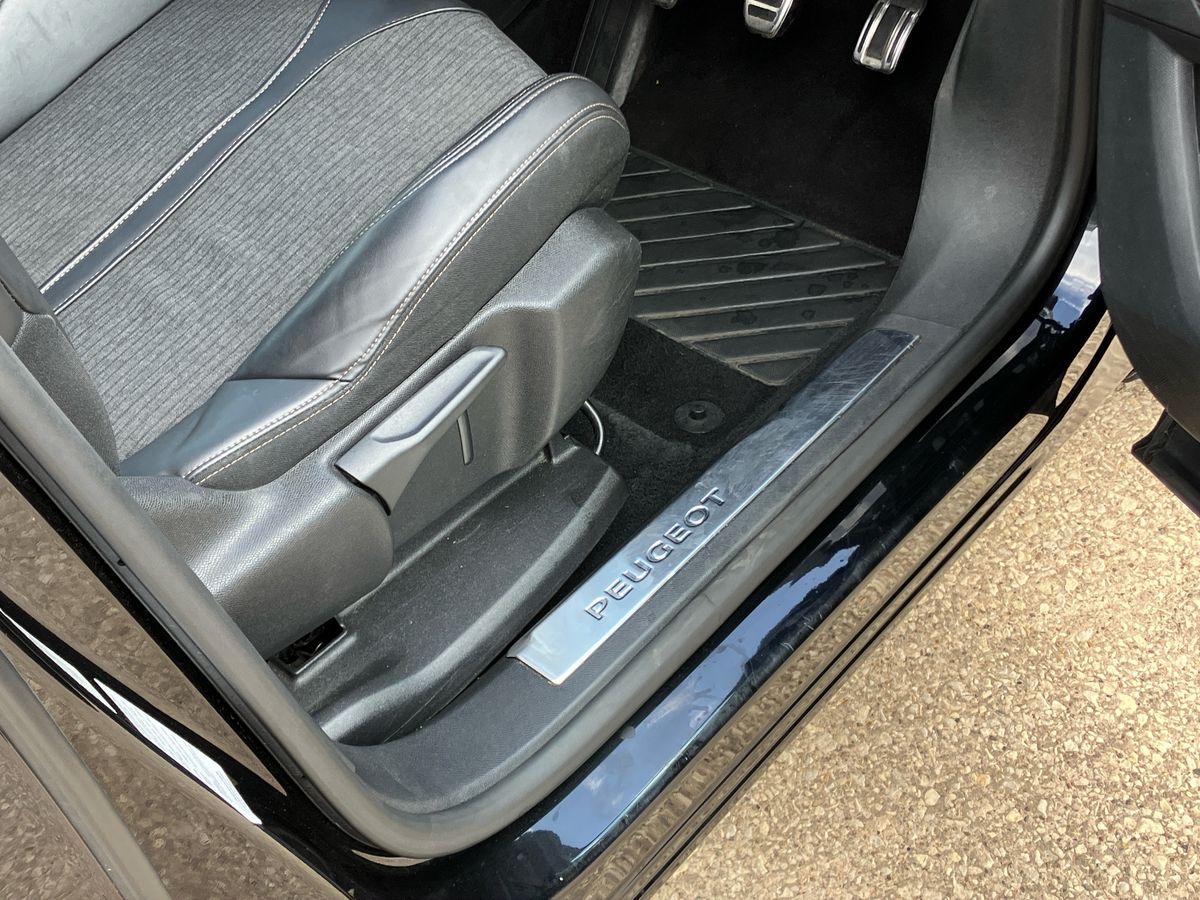 Used Peugeot 3008 2018 for sale - 77083435: Photo 28