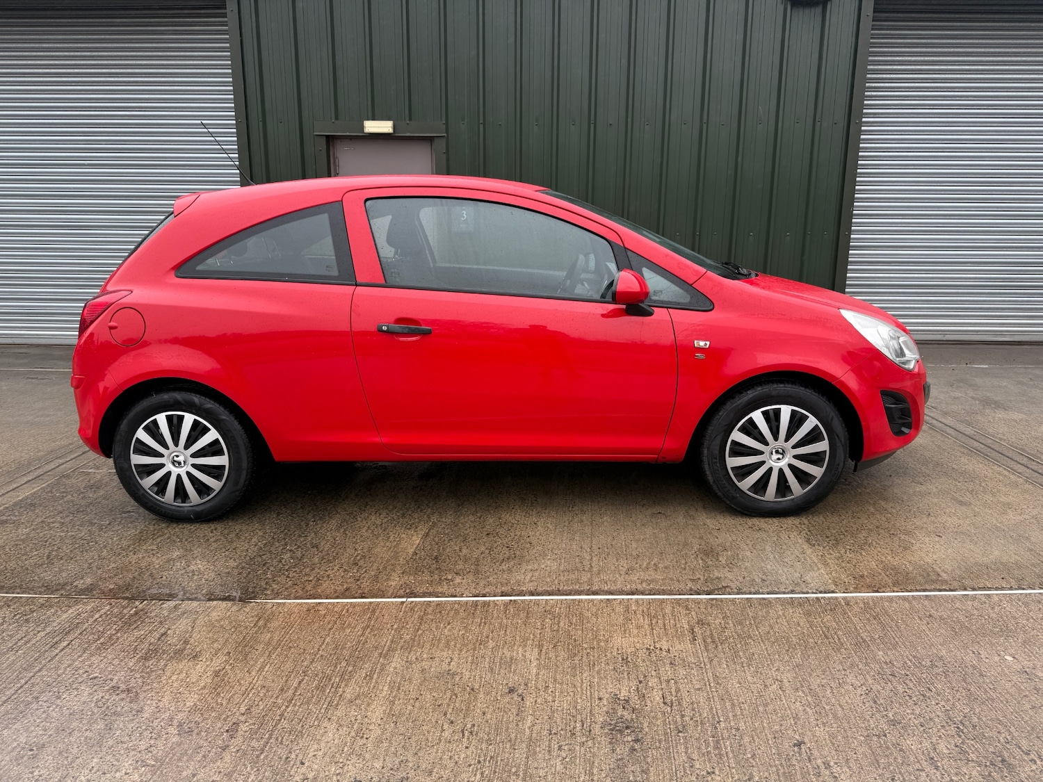 Used Vauxhall Corsa 2013 for sale - 78123281: Photo 2