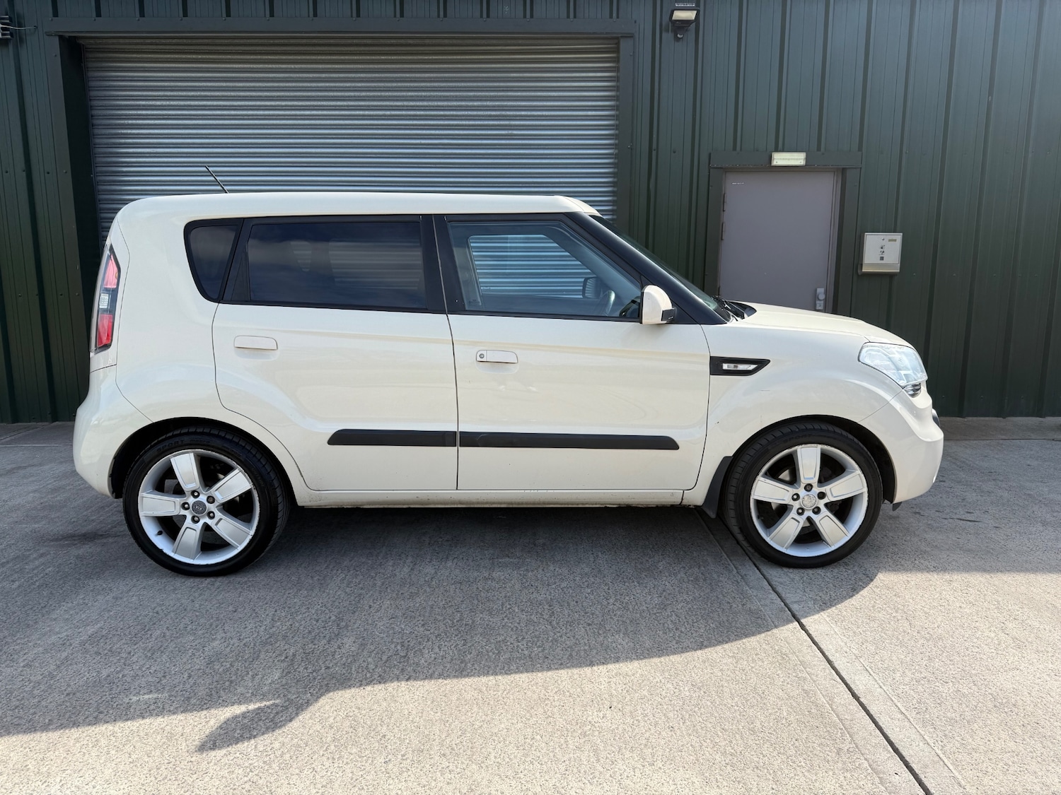 Used Kia Soul 2009 for sale - 78133703: Photo 2