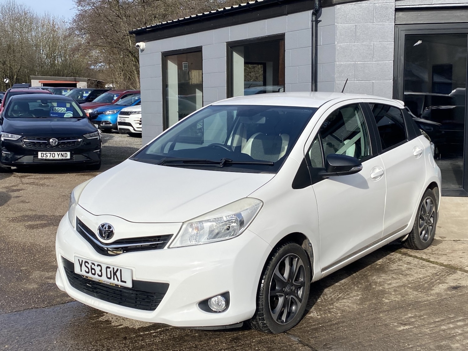 Used Toyota Yaris 2013 for sale - 77762656: Photo 2