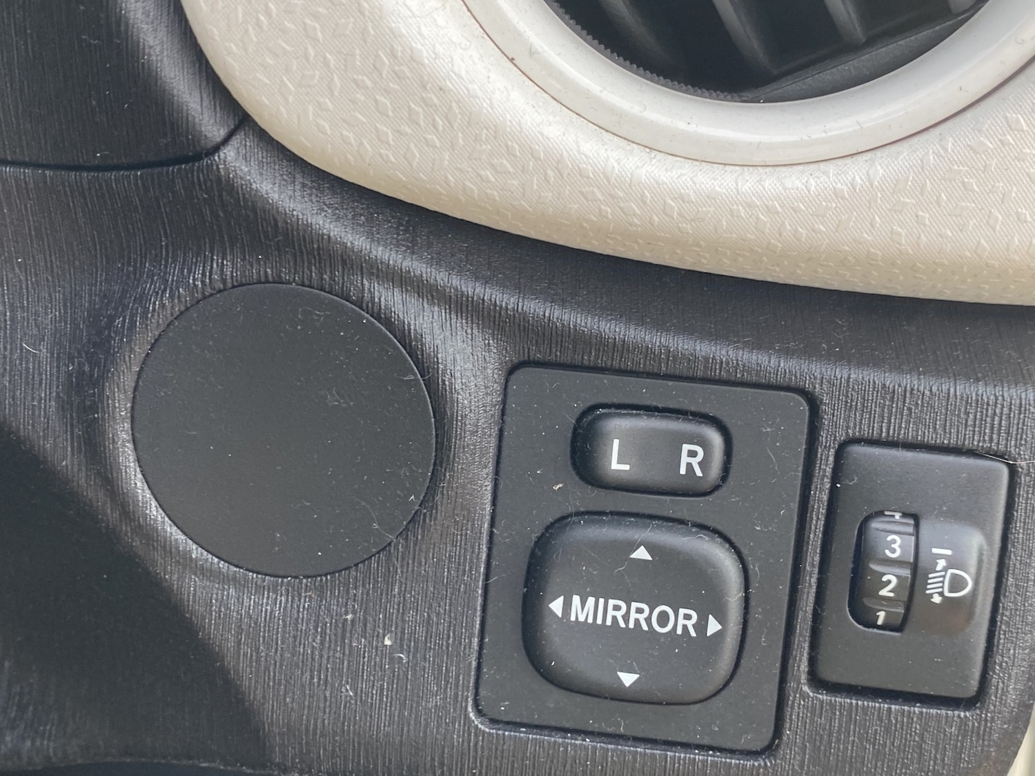 Used Toyota Yaris 2013 for sale - 77762656: Photo 22