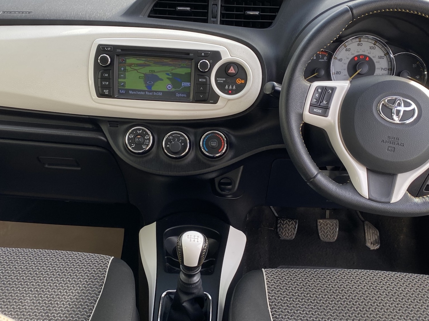 Used Toyota Yaris 2013 for sale - 77762656: Photo 30