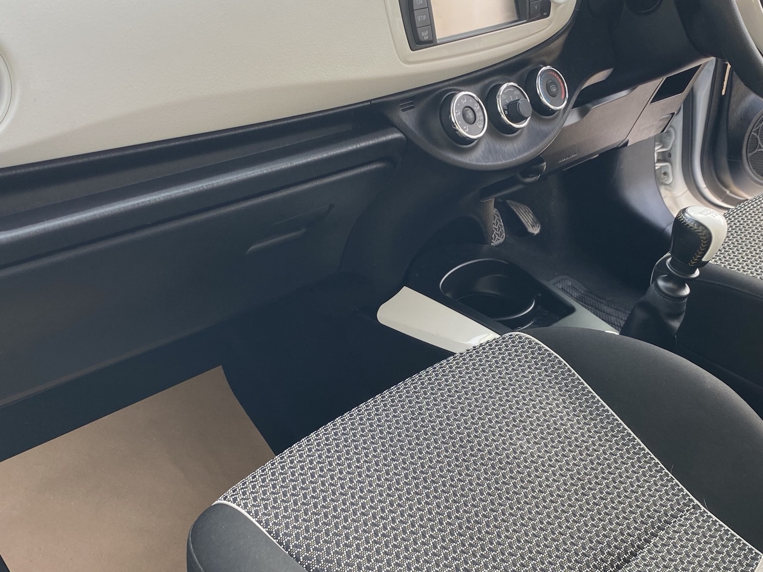 Used Toyota Yaris 2013 for sale - 77762656: Photo 31