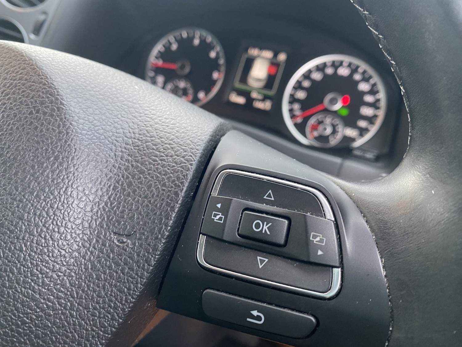 Used Volkswagen Tiguan 2015 for sale - 77762664: Photo 23