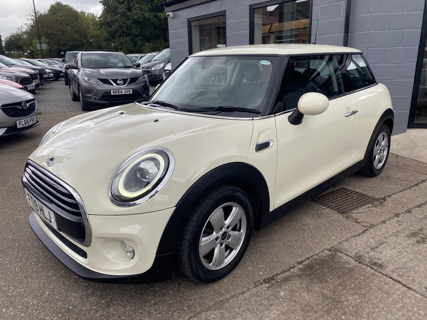 Used MINI Hatch 2019 for sale - 77762661: Photo 3