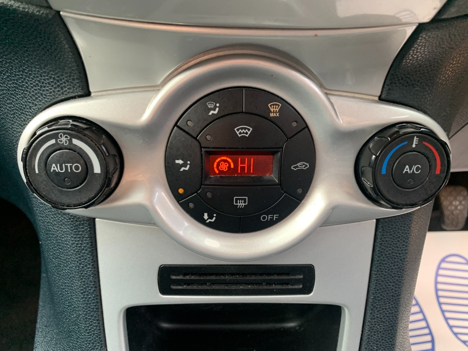 Used Ford Fiesta 2010 for sale - 76692834: Photo 12