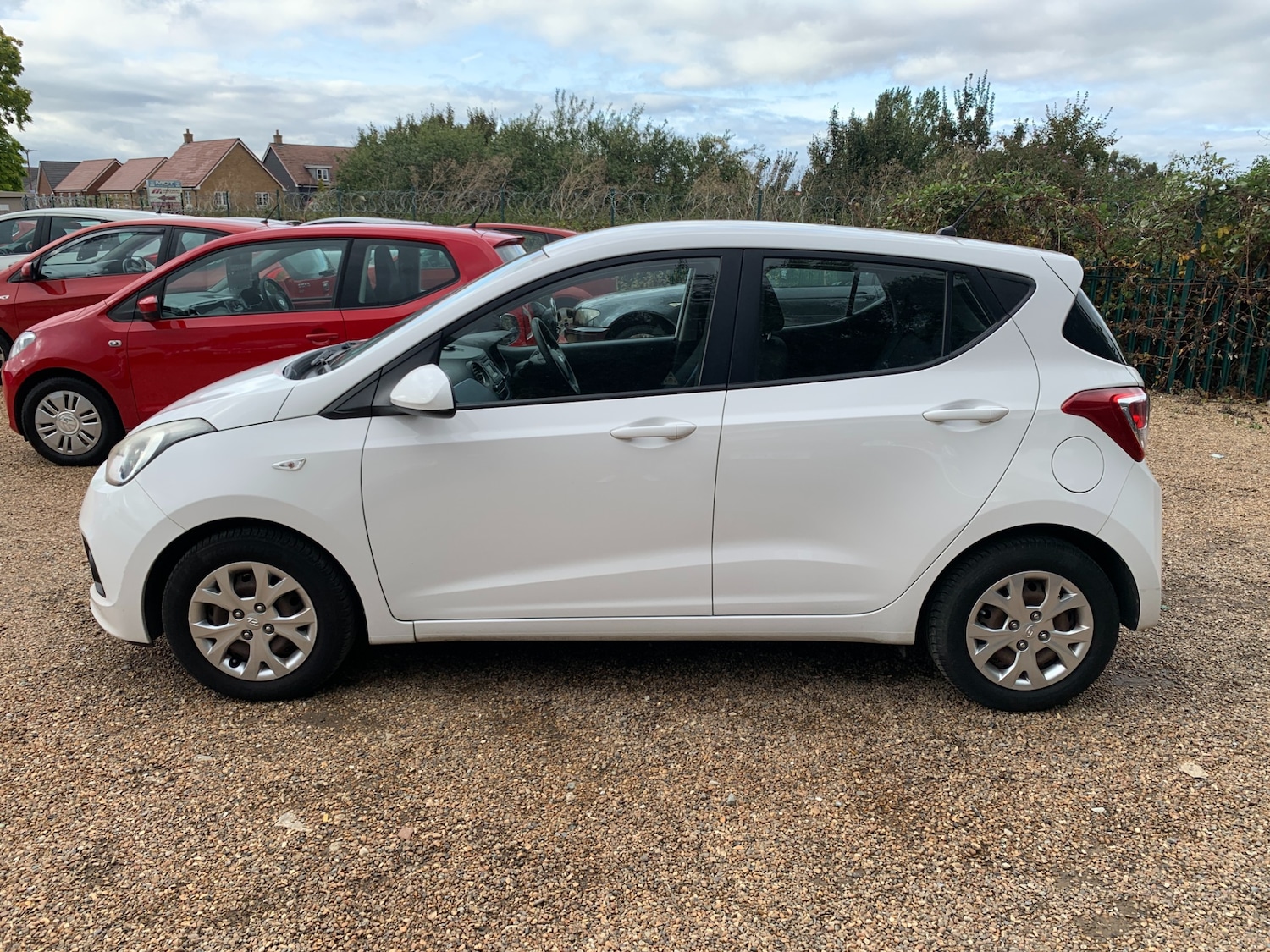 Used Hyundai i10 2015 for sale - 75997111: Photo 4