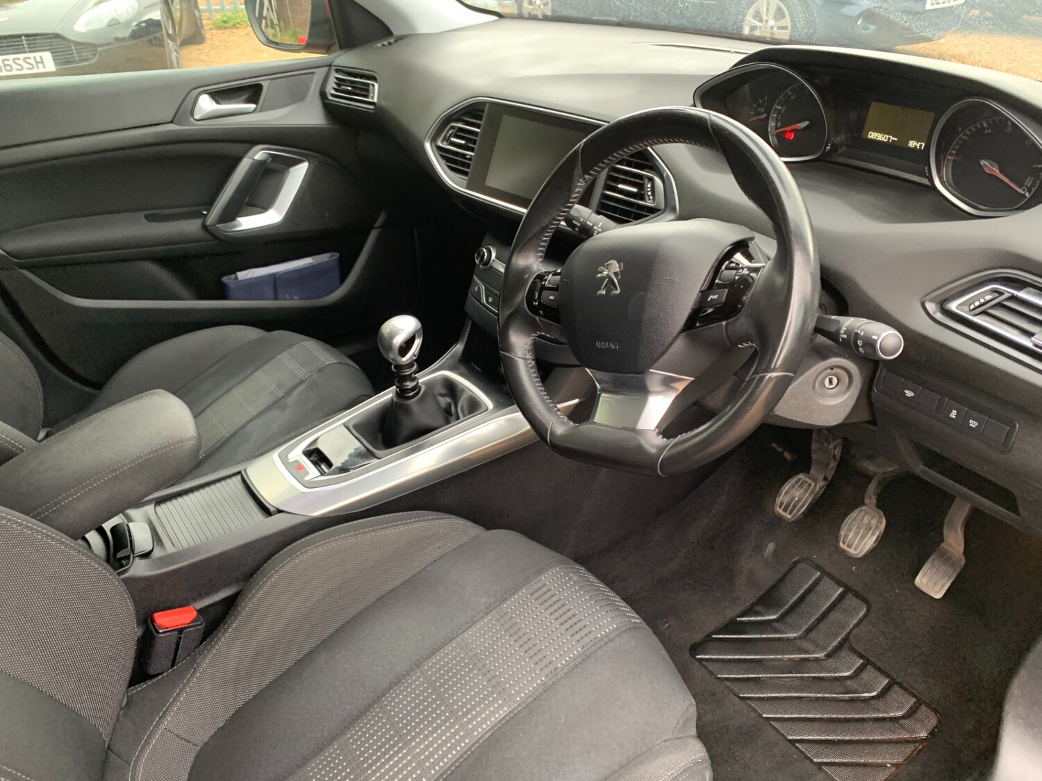 Used Peugeot 308 2015 for sale - 76249475: Photo 11