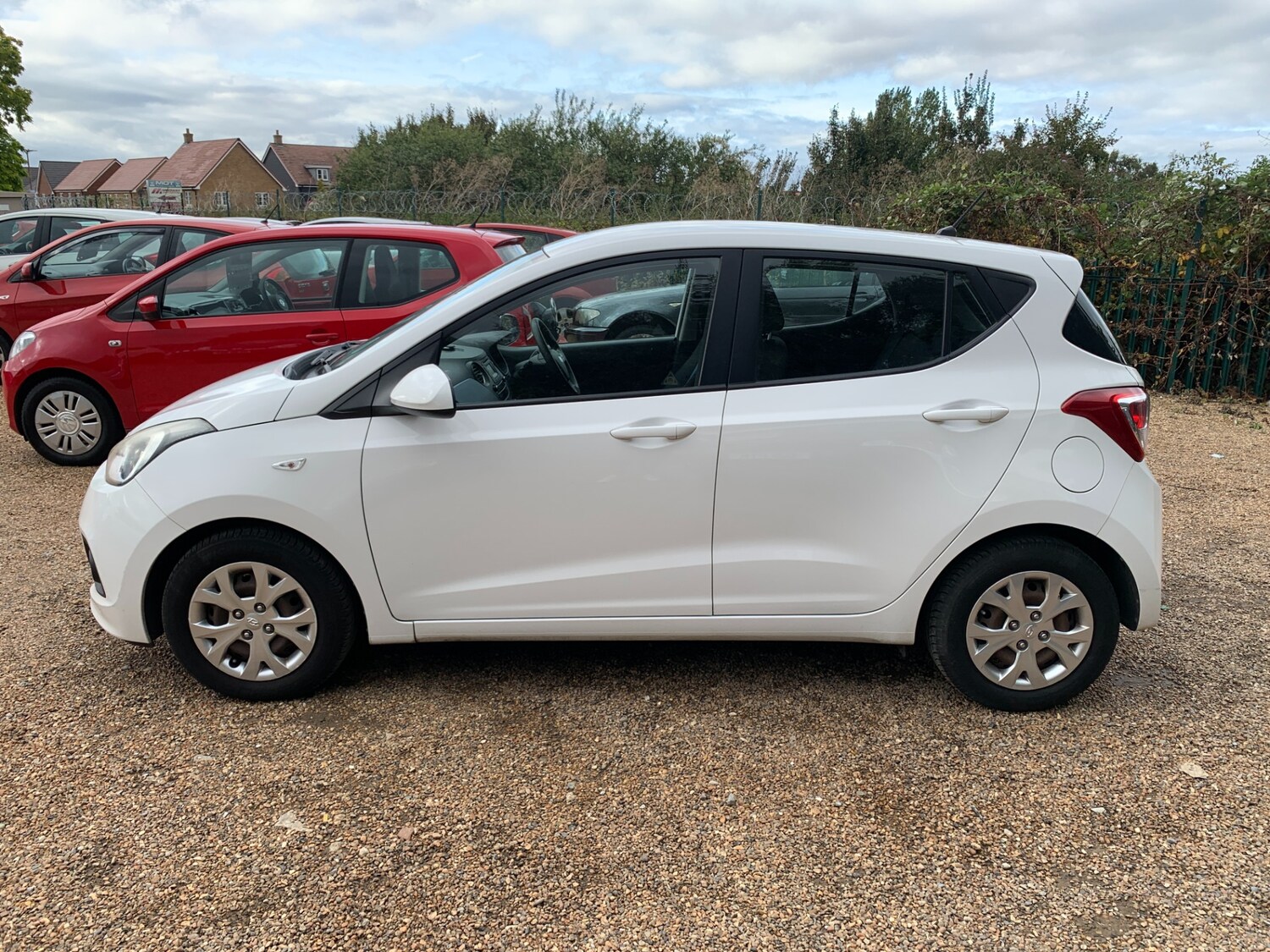 Used Hyundai i10 2015 for sale - 77998317: Photo 3