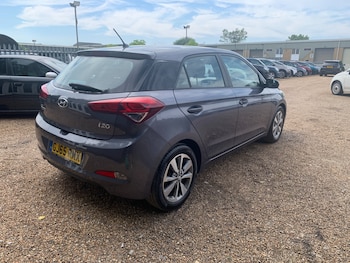 Used Hyundai i20 2015 for sale - 79082352: Photo
