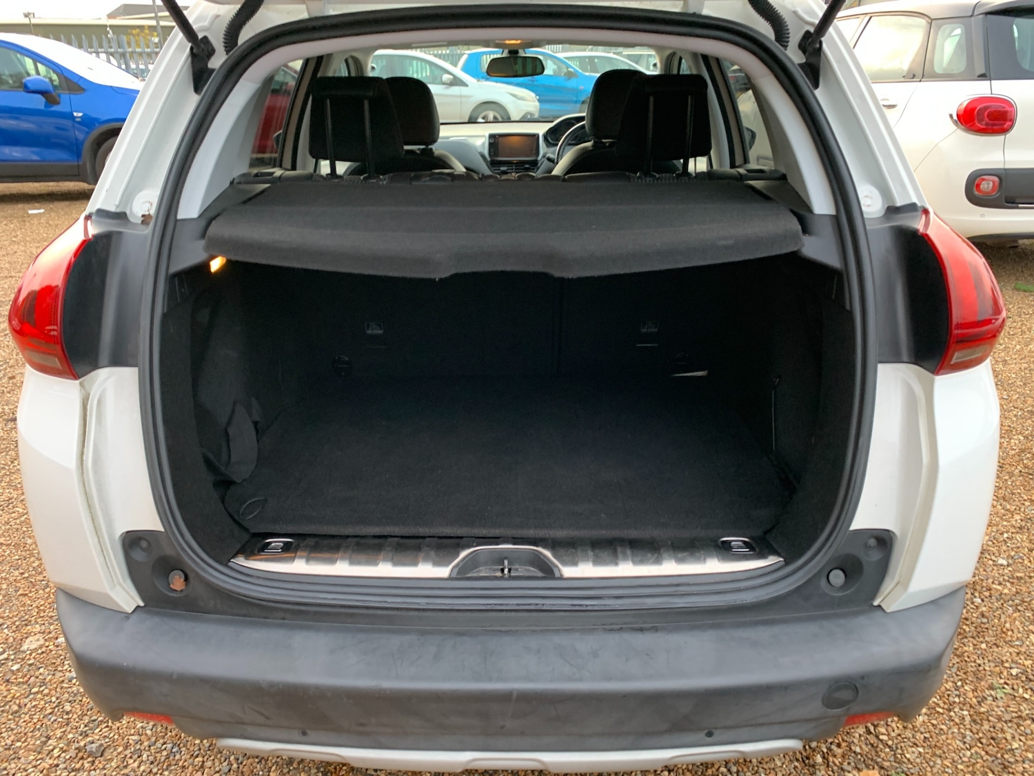 Used Peugeot 2008 2017 for sale - 78175918: Photo 11