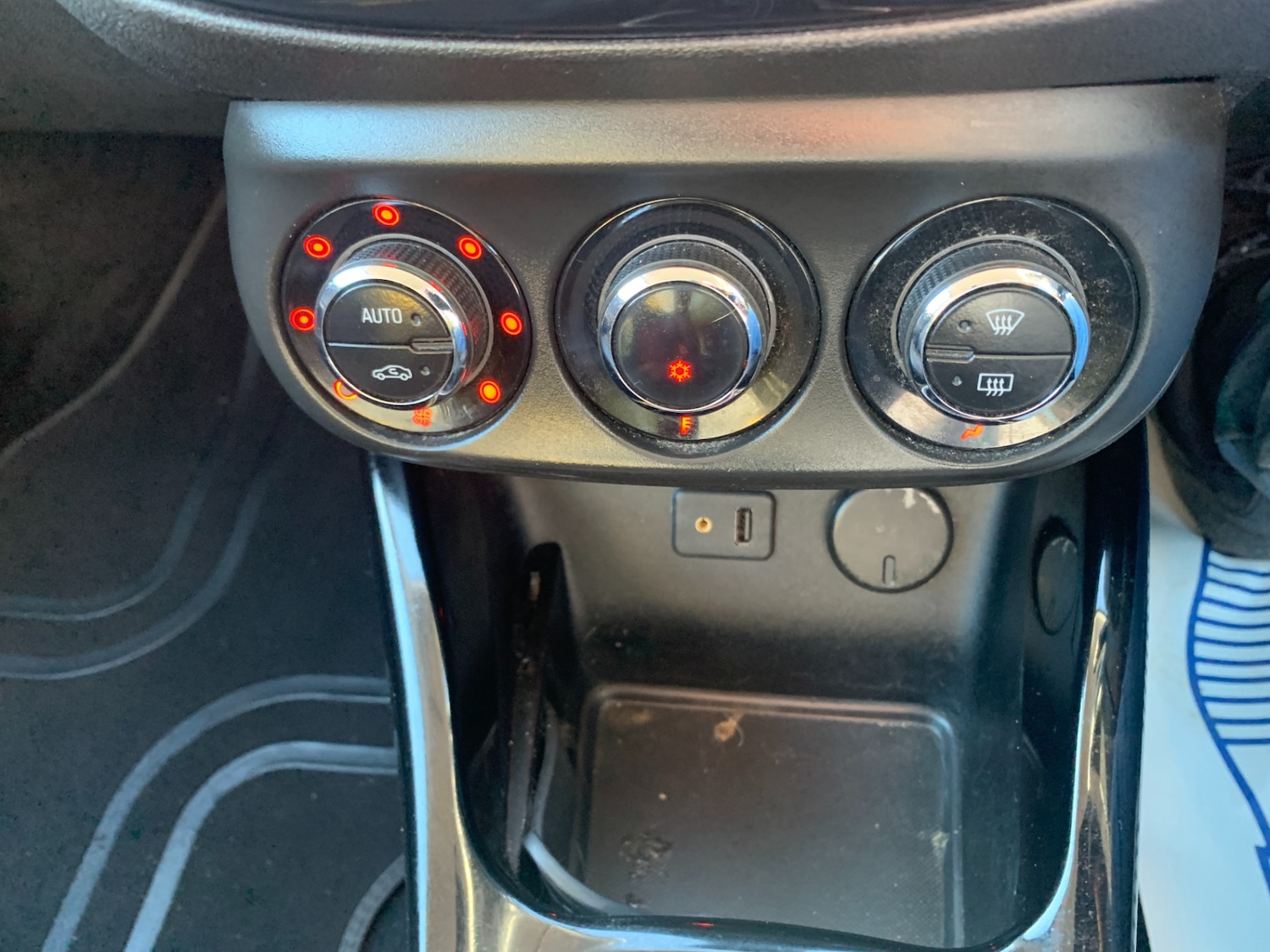 Used Vauxhall ADAM 2014 for sale - 77975619: Photo 14