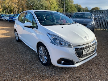 Used Peugeot 208 2019 for sale - 76332102: Photo