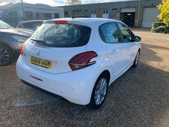 Used Peugeot 208 2019 for sale - 76332102: Photo