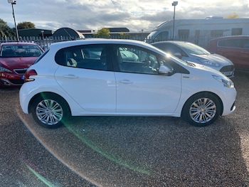 Used Peugeot 208 2019 for sale - 76332102: Photo