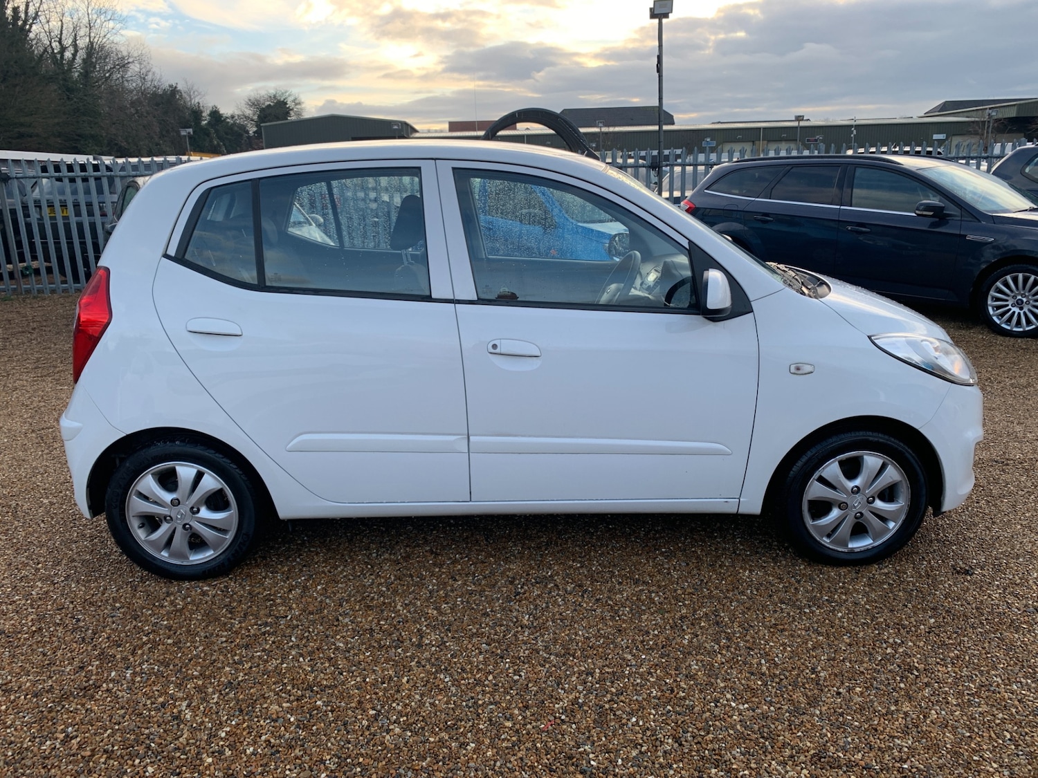 Used Hyundai i10 2014 for sale - 77113524: Photo 2