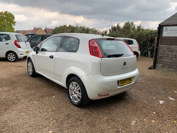 Used Fiat Punto 2015 for sale - 76075862: Photo