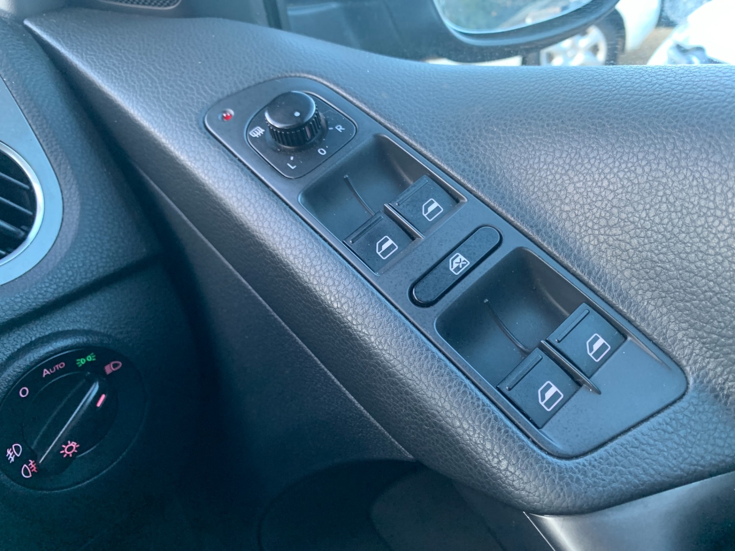 Used Volkswagen Tiguan 2009 for sale - 76908149: Photo 28