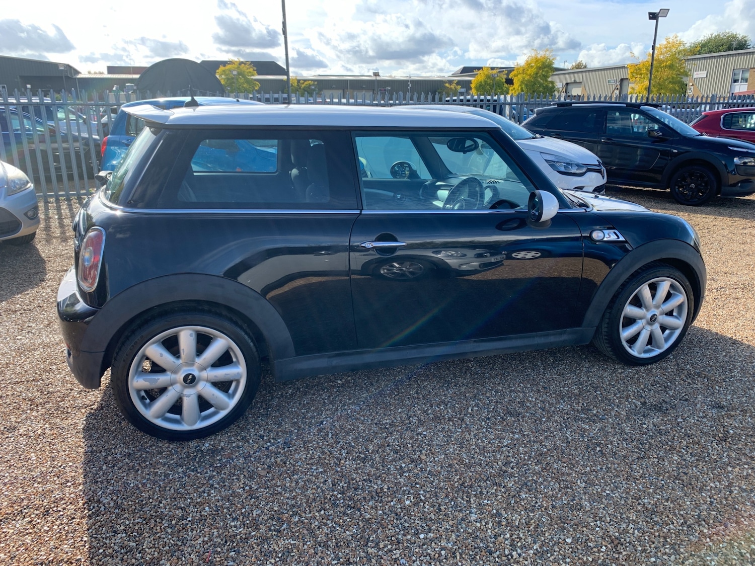 Used MINI Hatch 2010 for sale - 76343010: Photo 2