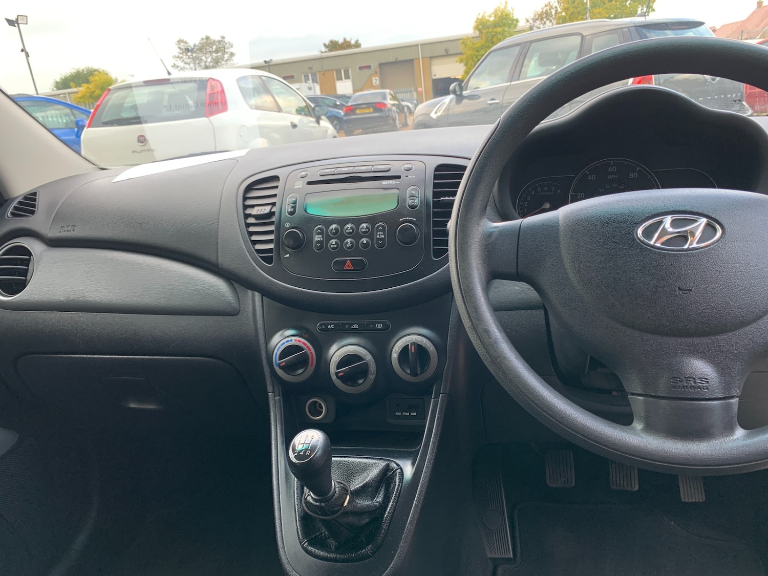 Used Hyundai i10 2012 for sale - 76075860: Photo 9