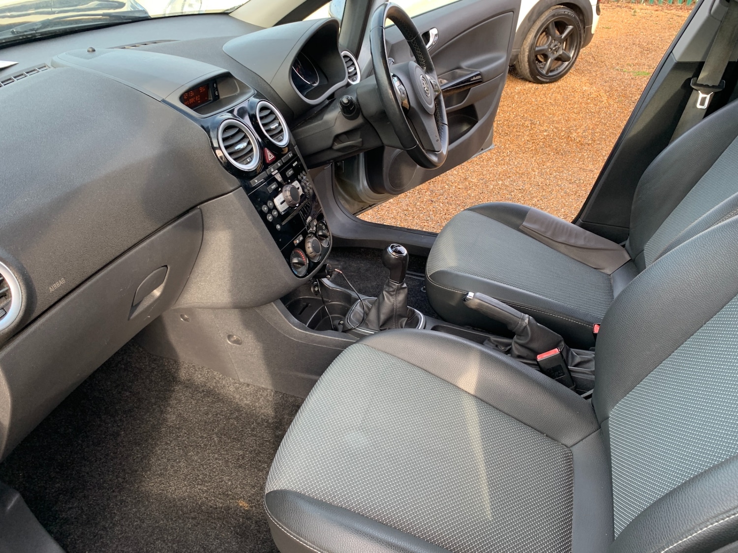 Used Vauxhall Corsa 2010 for sale - 77997772: Photo 19