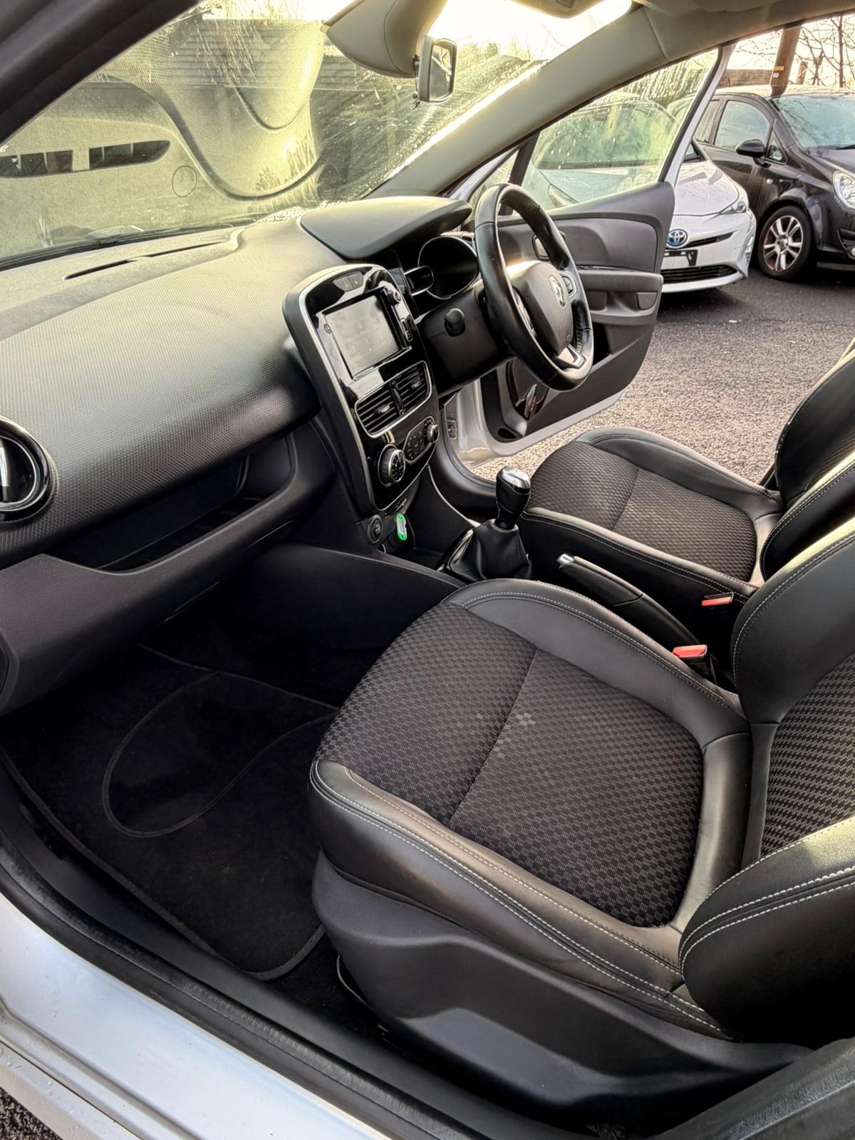 Used Renault Clio 2018 for sale - 76858881: Photo 12