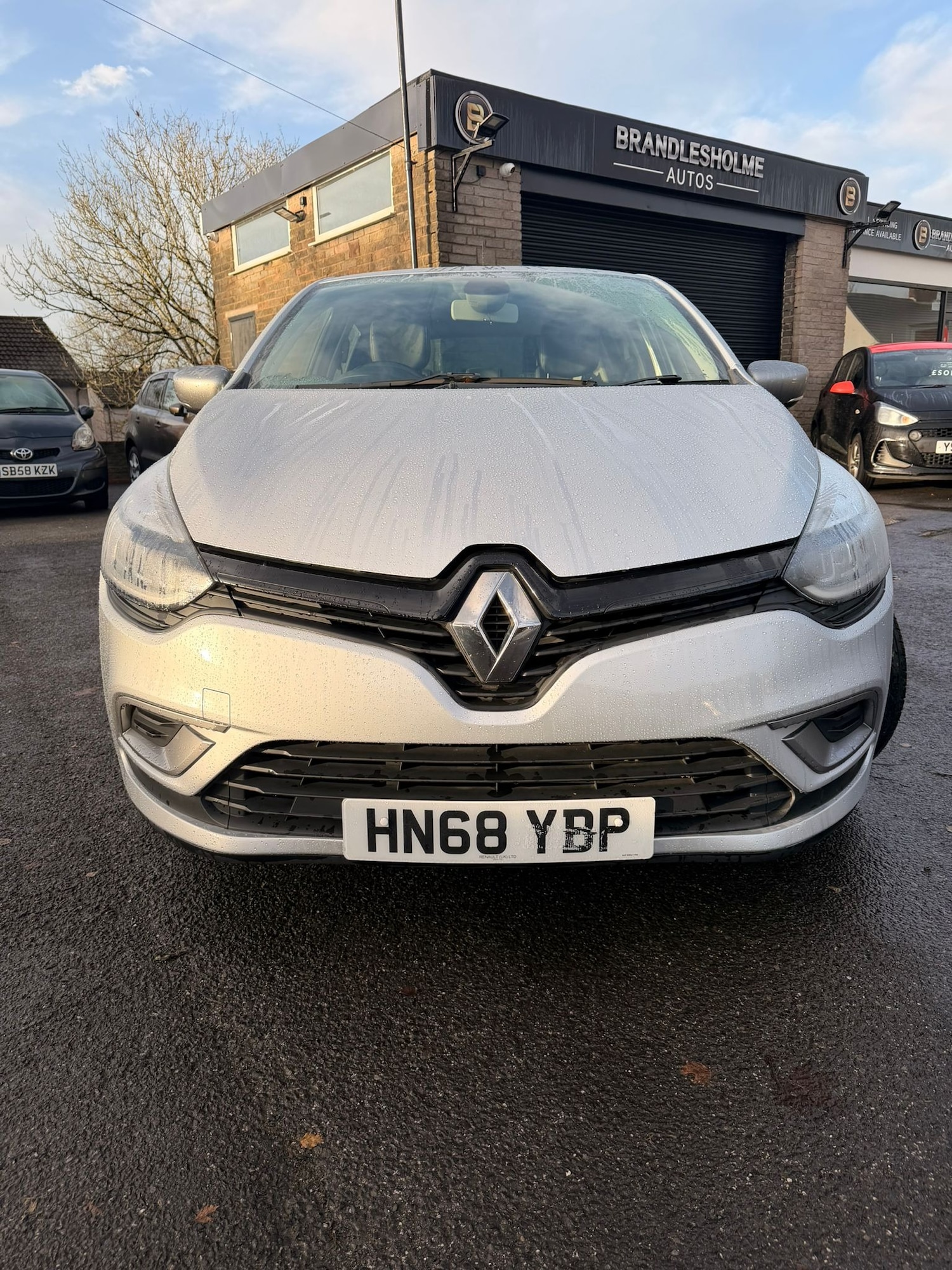 Used Renault Clio 2018 for sale - 76858881: Photo 2