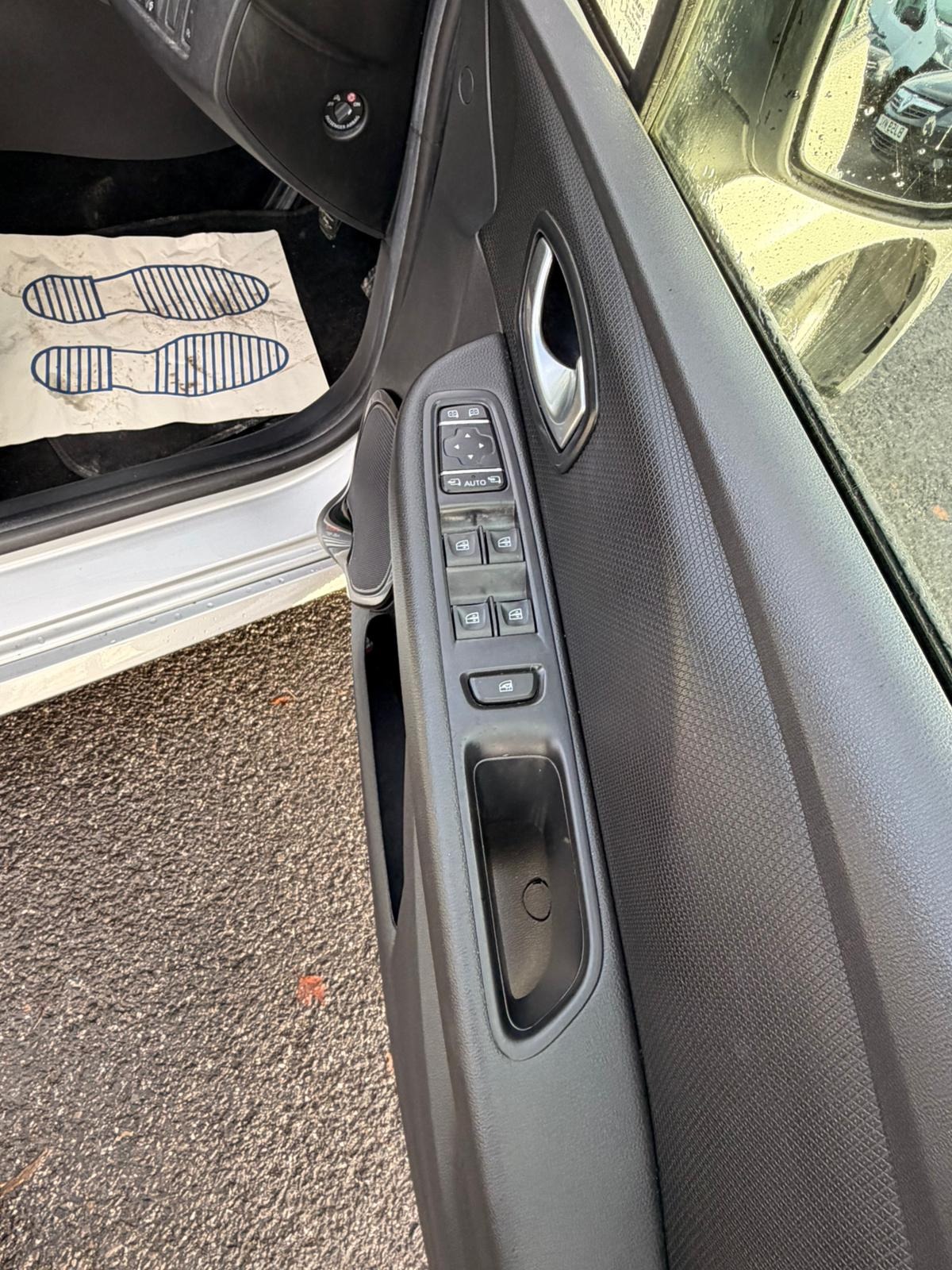 Used Renault Clio 2018 for sale - 76858881: Photo 6