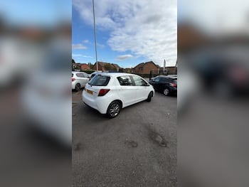 Used Toyota Yaris 2015 for sale - 79842675: Photo