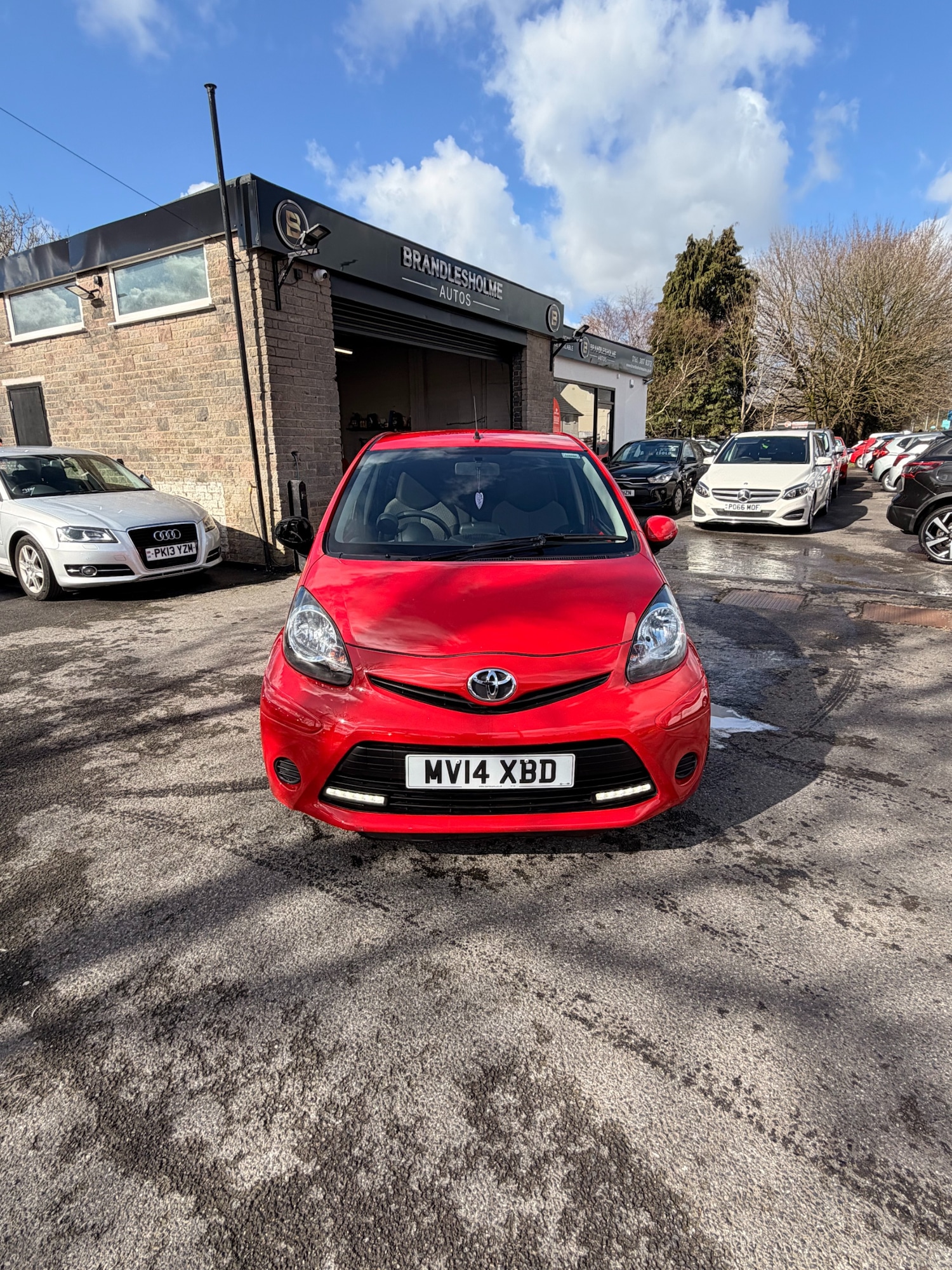 Used Toyota AYGO 2014 for sale - 77888888: Photo 2
