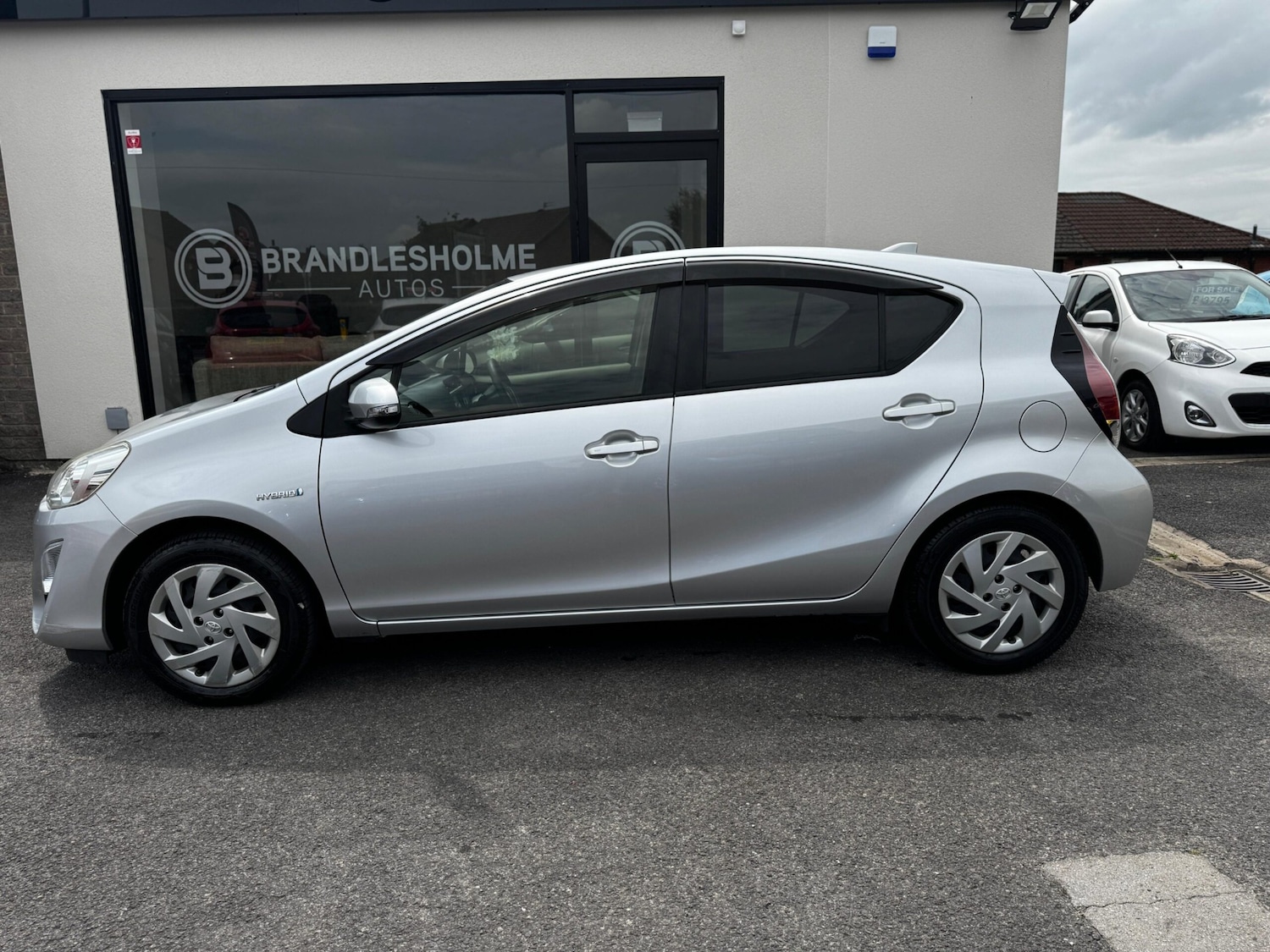 Used Toyota Aqua 2024 for sale - 76436858: Photo 3