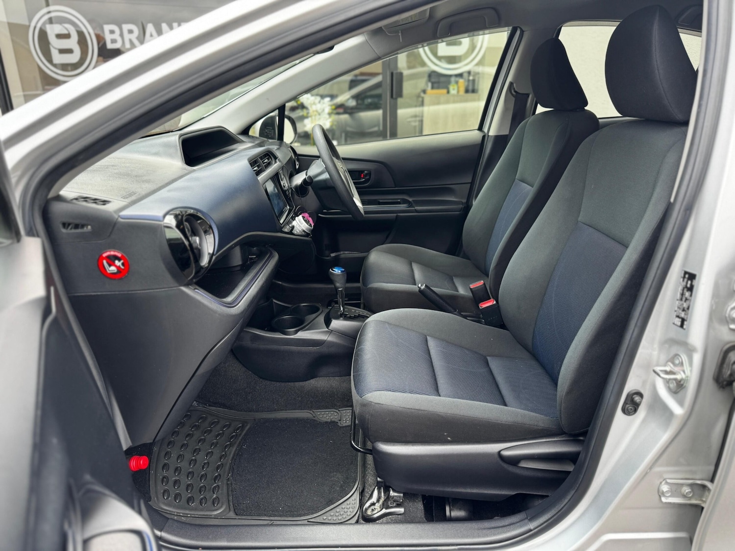 Used Toyota Aqua 2024 for sale - 76436858: Photo 6