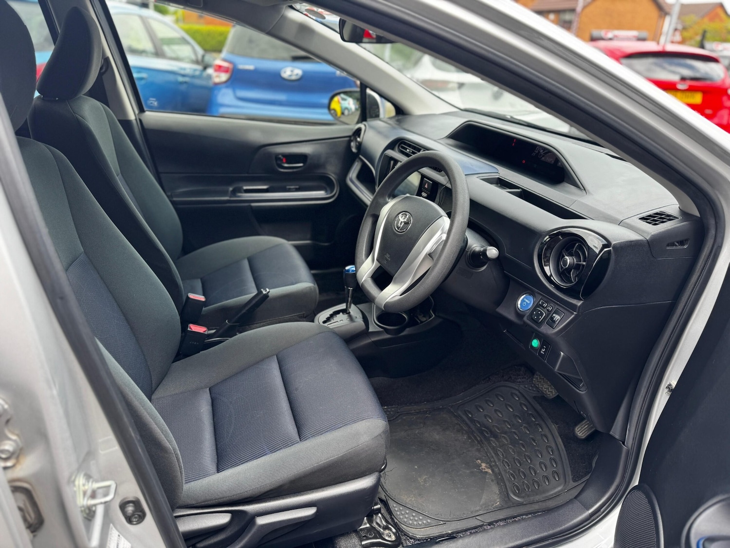 Used Toyota Aqua 2024 for sale - 76436858: Photo 8