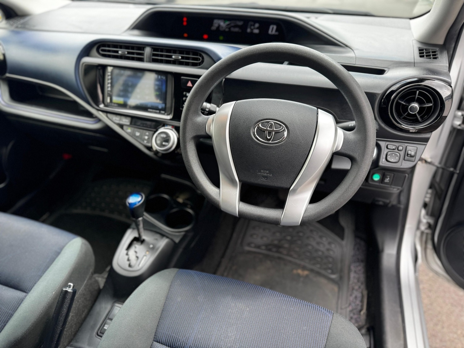 Used Toyota Aqua 2024 for sale - 76436858: Photo 9