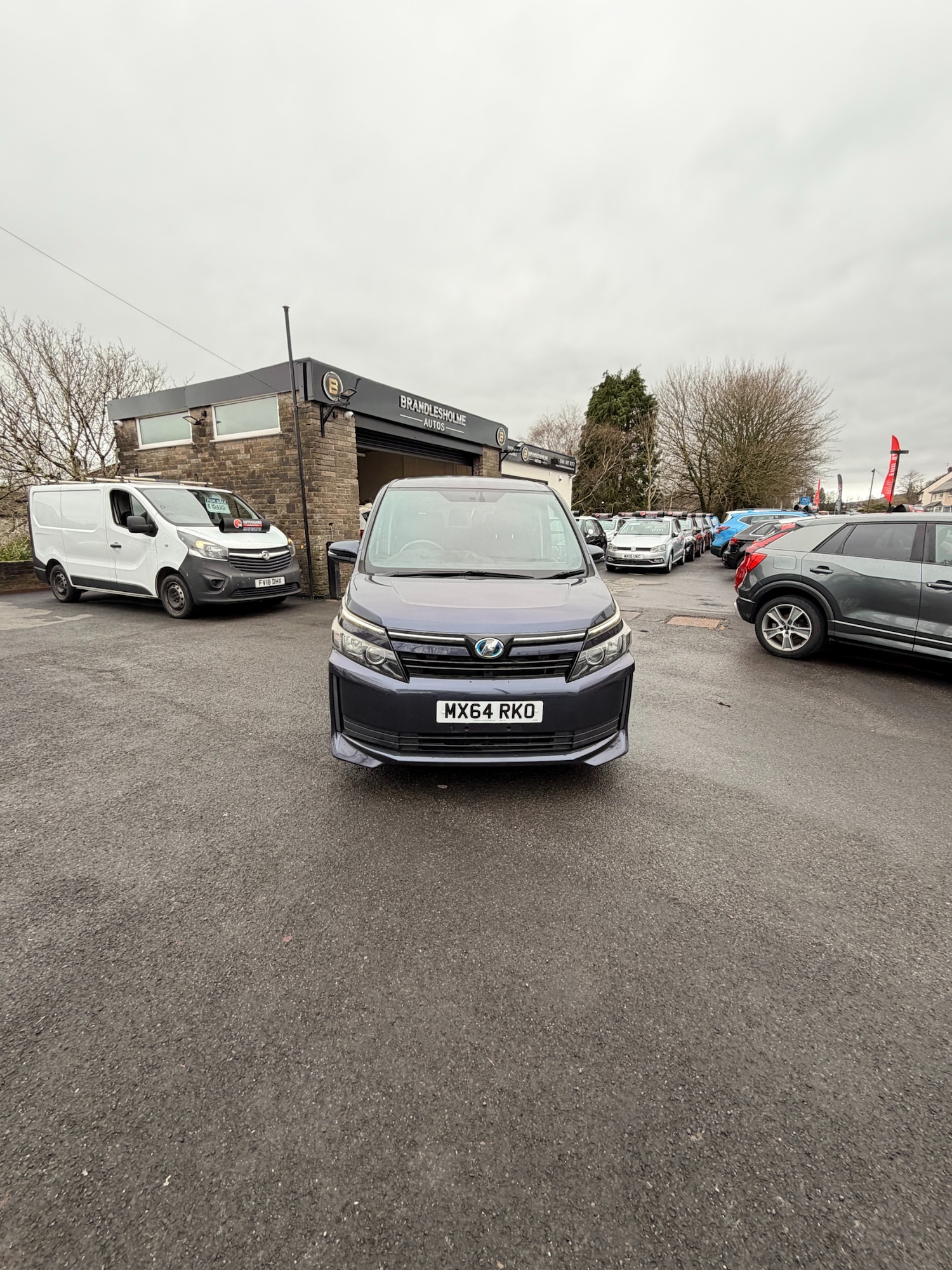 Used Toyota Noah 2025 for sale - 77339275: Photo 2
