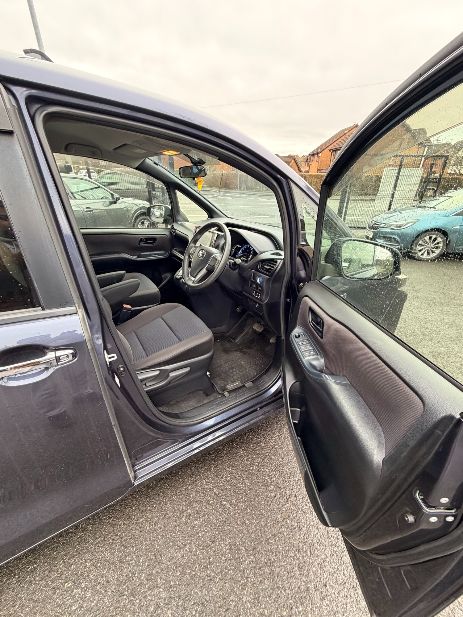 Used Toyota Noah 2025 for sale - 77339275: Photo 9