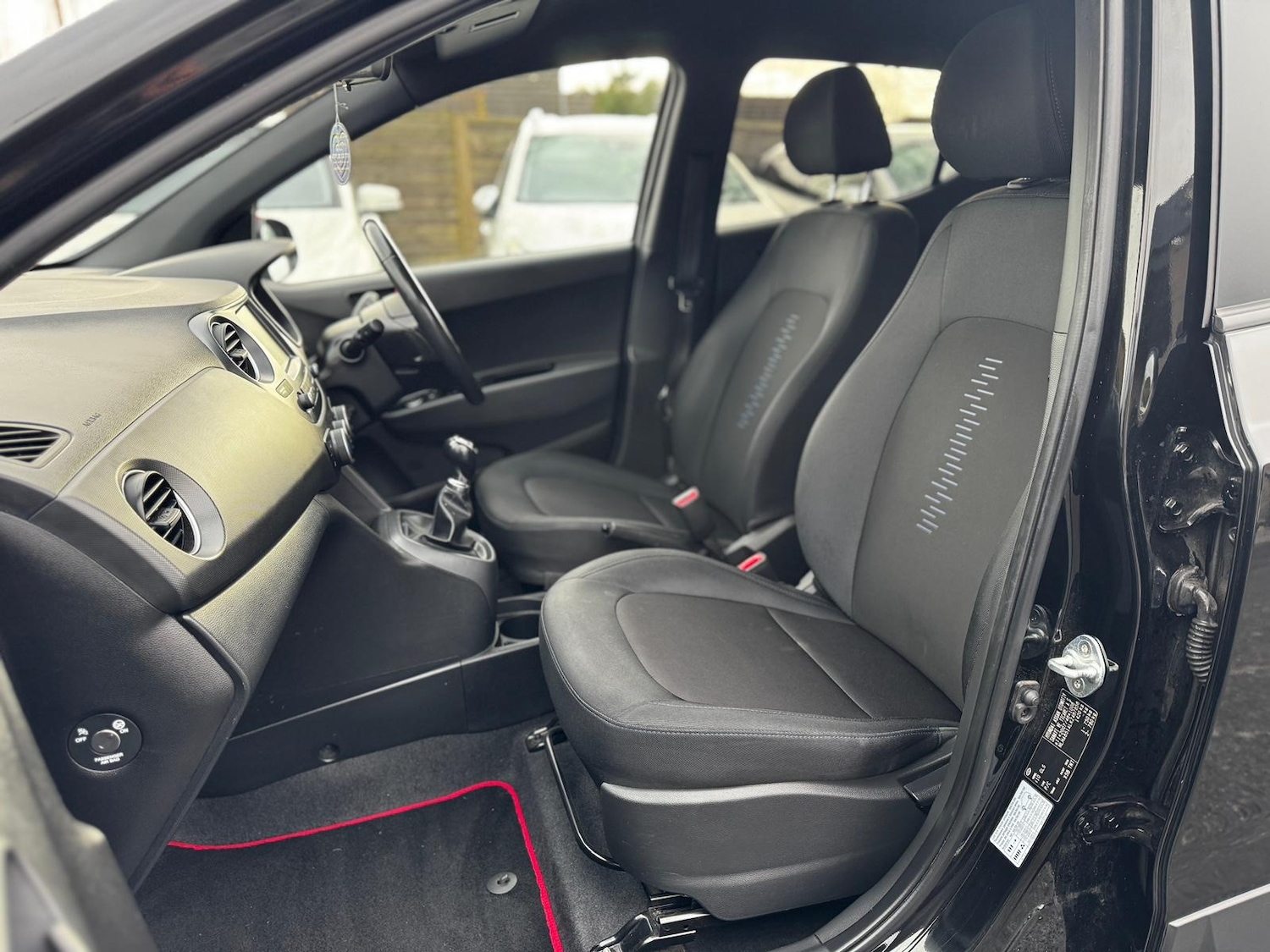 Used Hyundai i10 2019 for sale - 76748469: Photo 9