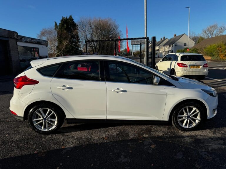 Used Ford Focus 2017 for sale - 76780531: Photo 3