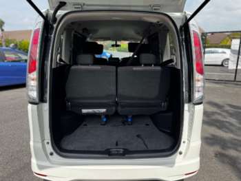 Used Nissan Serena  for sale - 75381083: Photo