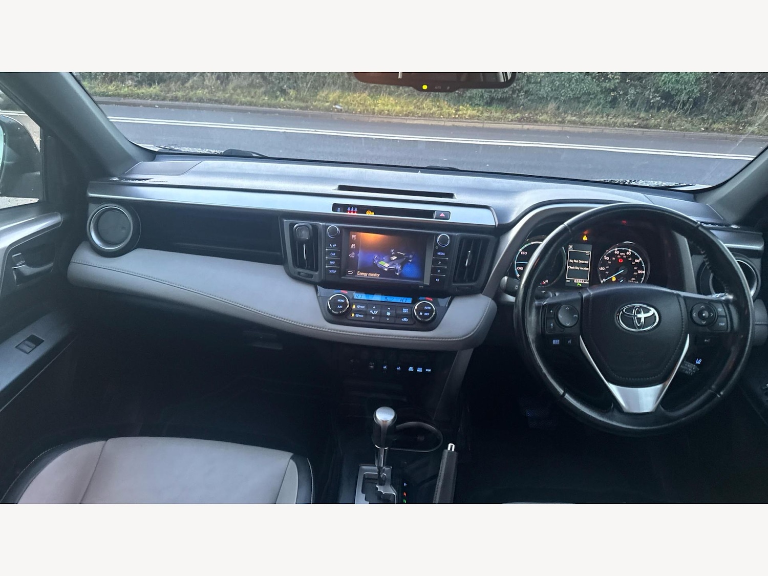 Used Toyota RAV4 2017 for sale - 76855853: Photo 7