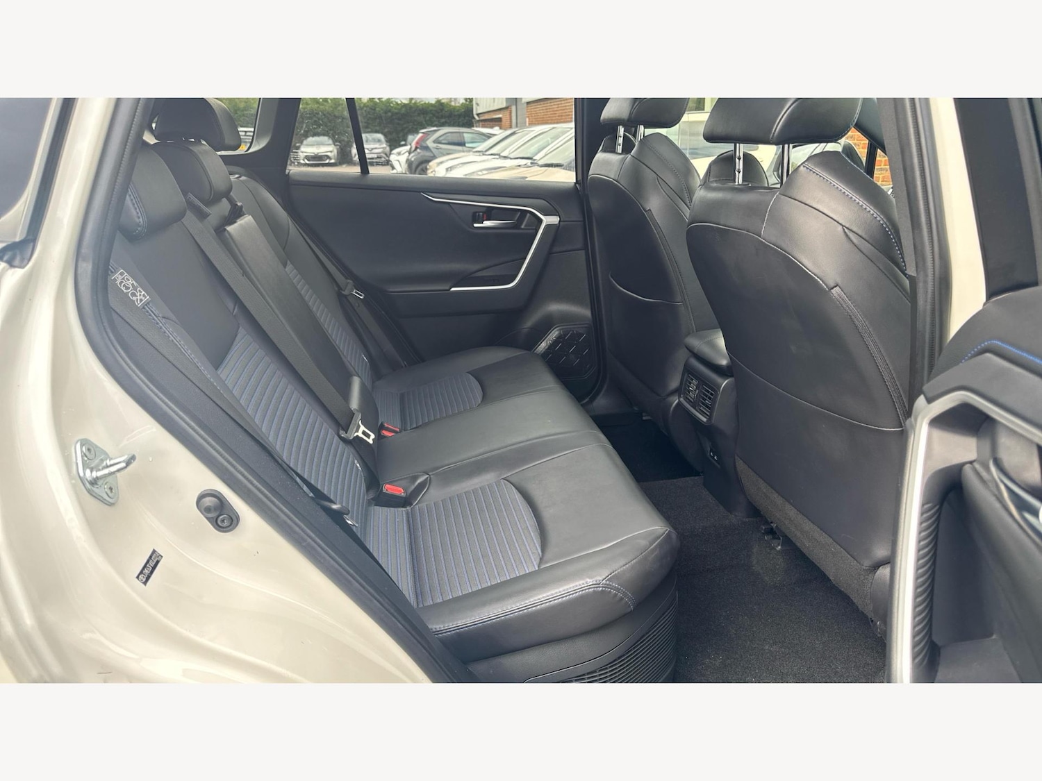 Used Toyota RAV4 2022 for sale - 77612748: Photo 14