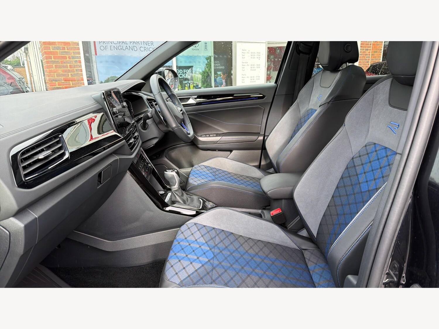 Used Volkswagen T-Roc 2024 for sale - 77478789: Photo 12